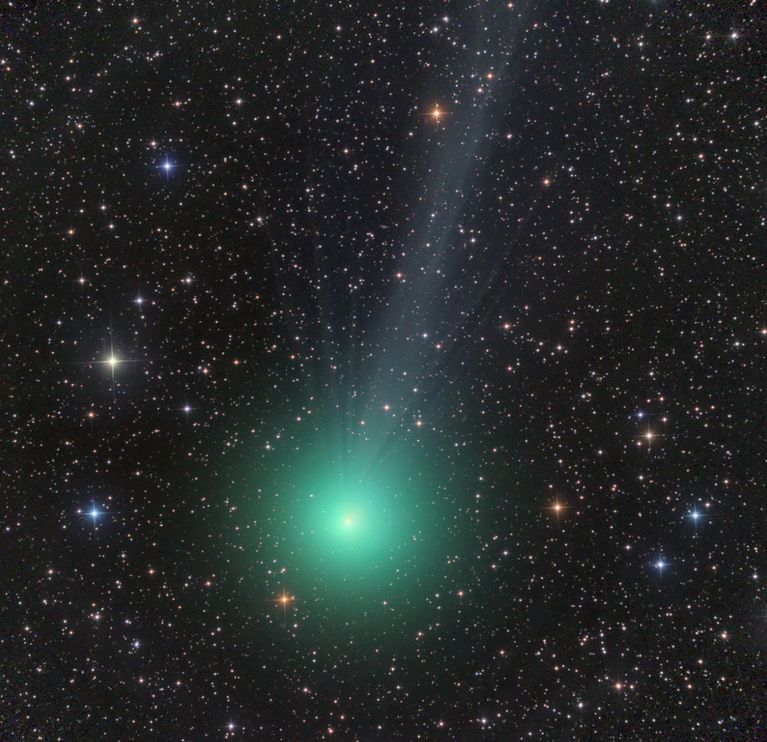 緑色に輝く彗星「ラブジョイ」