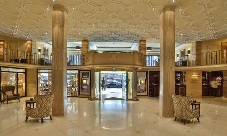 エクセルシオール・ホテル・エルンスト Excelsior Hotel Ernstのロビー