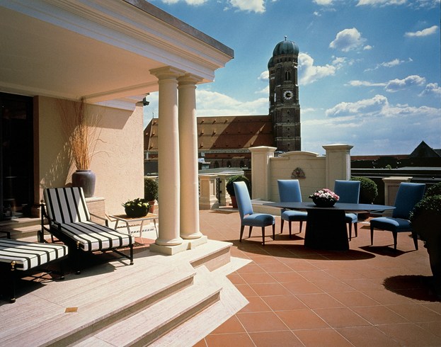 バイエフィッシャー・ホフ Bayerischer Hofのテラス