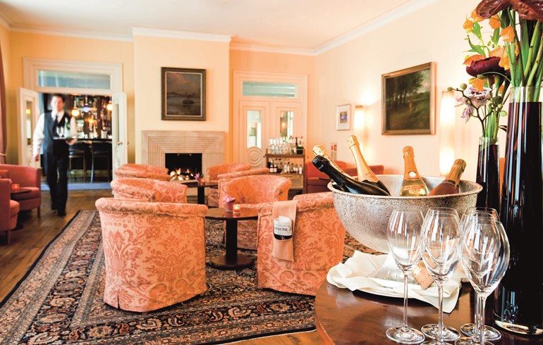 ホテル・ルイス・C. ヤコブ Hotel Louis C. Jacobのリビングホール