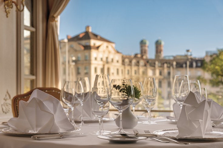 ホテル・ケーニヒスホフ Hotel Koenigshofのレストランからの眺め