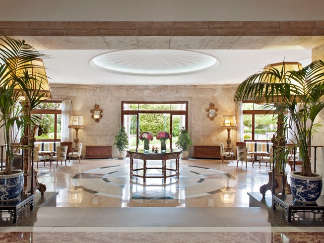 オスタル・デ・ラ・ガヴィーナ Hostal de la Gavinaのロビー