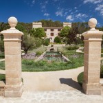 広大な敷地の中の緑に佇むマヨルカ島の「カステル・ソン・クラレット」
