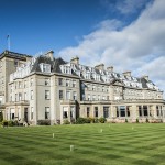 スコットランド・パースシャーの田園地帯の広大な土地に建つ「ザ・グレンイーグルズ・ホテル」