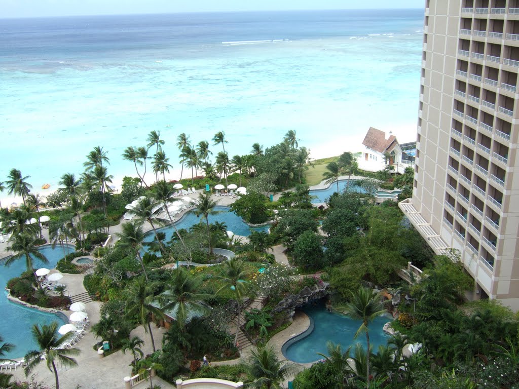 ハイアット・リージェンシー・グアム Hyatt Regency Guamのプールと海