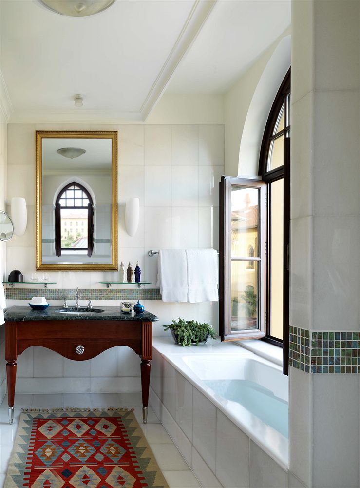 フォーシーズンズ・ホテル・イスタンブール・アット・スルタンアフメット Four Seasons Hotel Istanbul at Sultanahmetのバスルーム