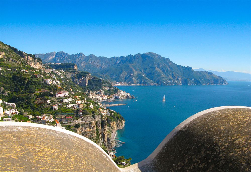 モナステロ・モンテロサ・ホテル&スパ Monastero Santa Rosa Hotel & Spaからの眺め
