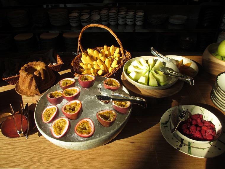 アンダーズ東京の朝食ブッフェのフルーツ