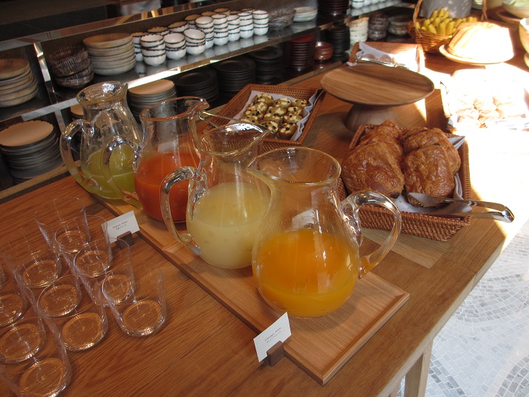 アンダーズ東京の朝食ブッフェのジュース