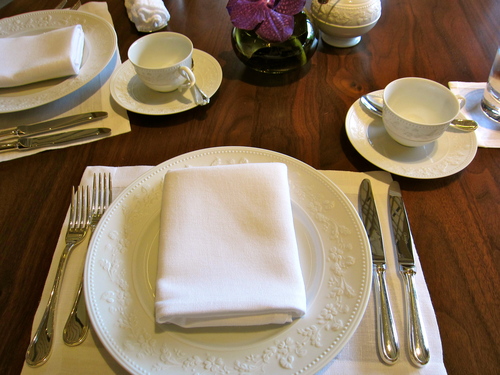 ザ・リッツ・カールトン京都のアフタヌーンティーの食器やカトラリー