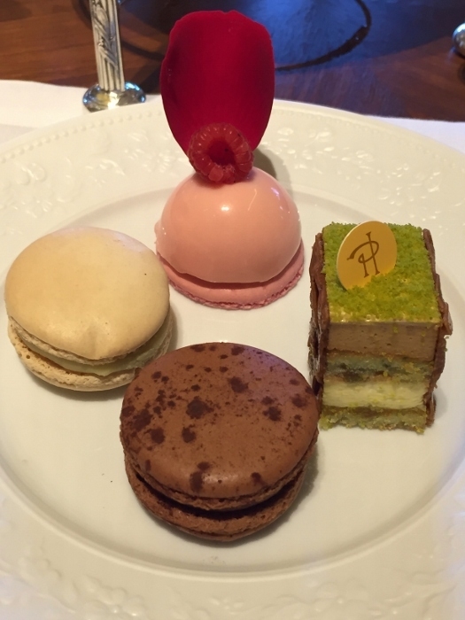 ザ・リッツ・カールトン京都のアフタヌーンティーセットのスイーツ