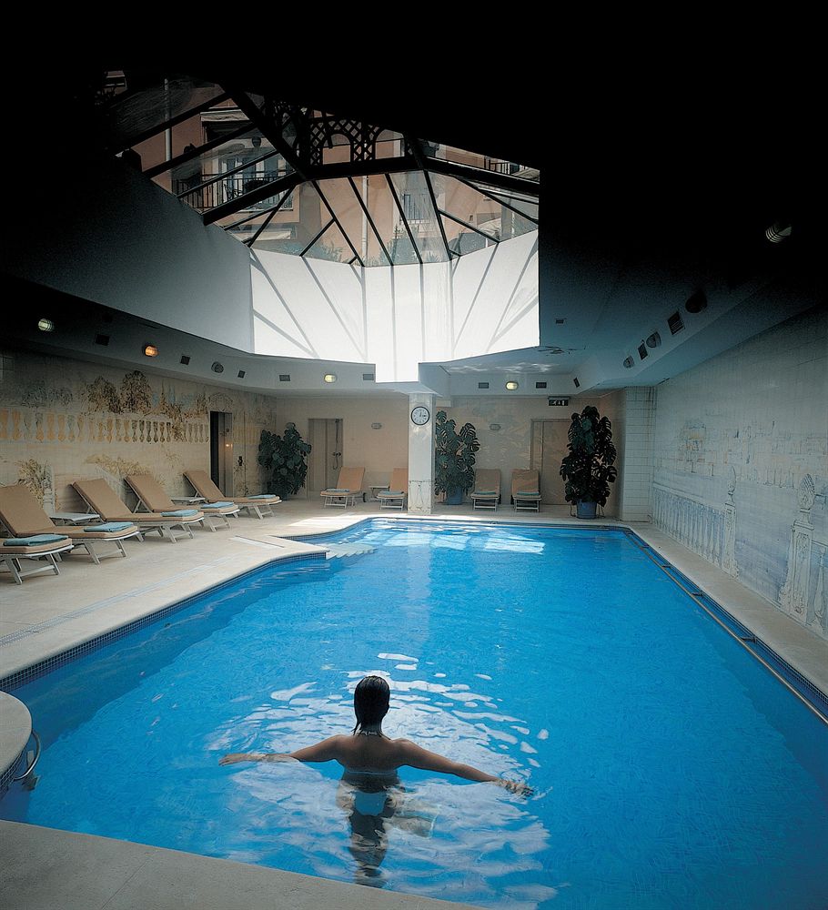 オリシッポ・ラパ・パレス Olissippo Lapa Palaceの室内プール