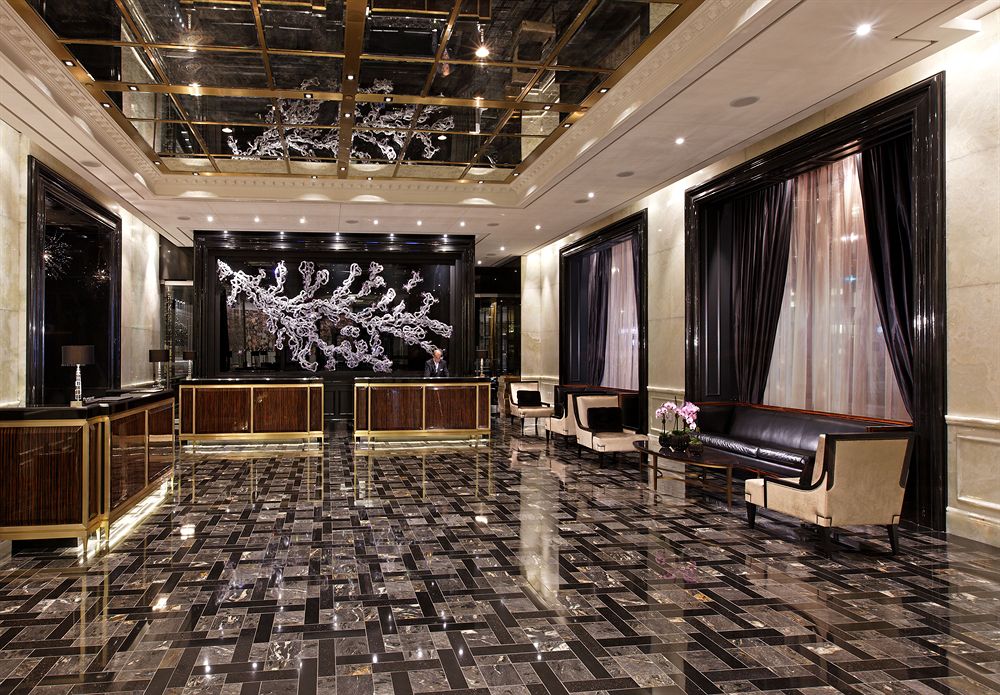 トランプ・インターナショナル・ホテル＆タワー・トロント Trump International Hotel & Tower Torontoのロビー