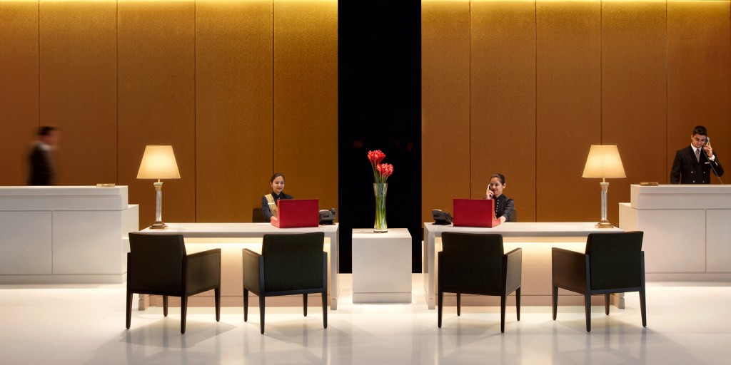 コンシェルジュデスク