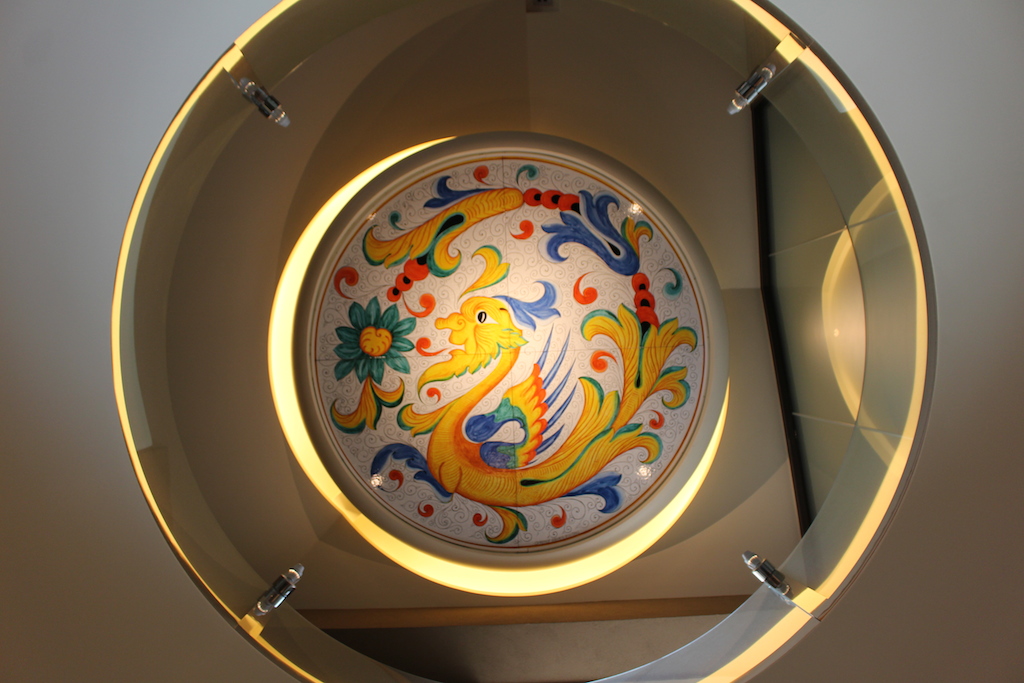 RIGOLETTO SMOKE GRILL & BAR(リゴレット スモーク グリル & バー)の天井にある陶磁器