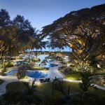 東洋の真珠とうたわれるペナン島の北部バトゥ・フェリンギ・ビーチに建つ「シャングリラズ・ラサ・サヤン・リゾート＆スパ」　