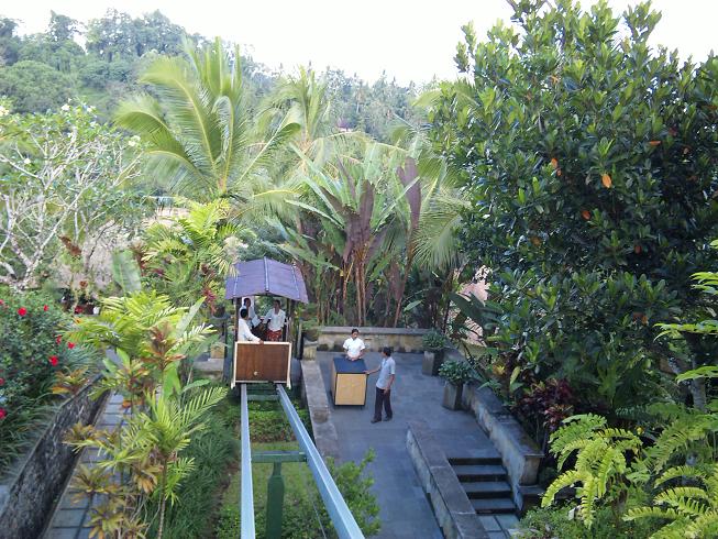 ウブド・ハンギング・ガーデンズ Hanging Gardens Ubudのケーブルカー