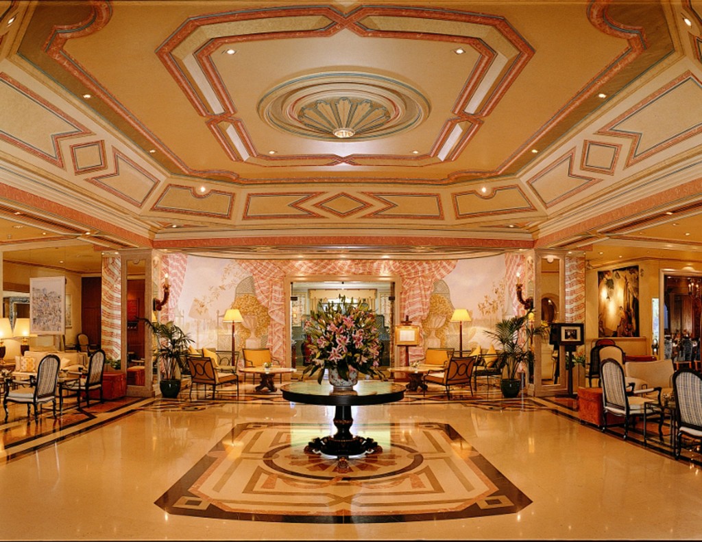 オリシッポ・ラパ・パレス Olissippo Lapa Palaceのロビー