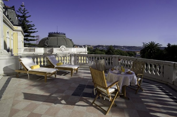 ペスターナ・パレス・ホテル&ナショナル・モニュメント Pestana Palace Hotel & National Monumentの客室のテラス