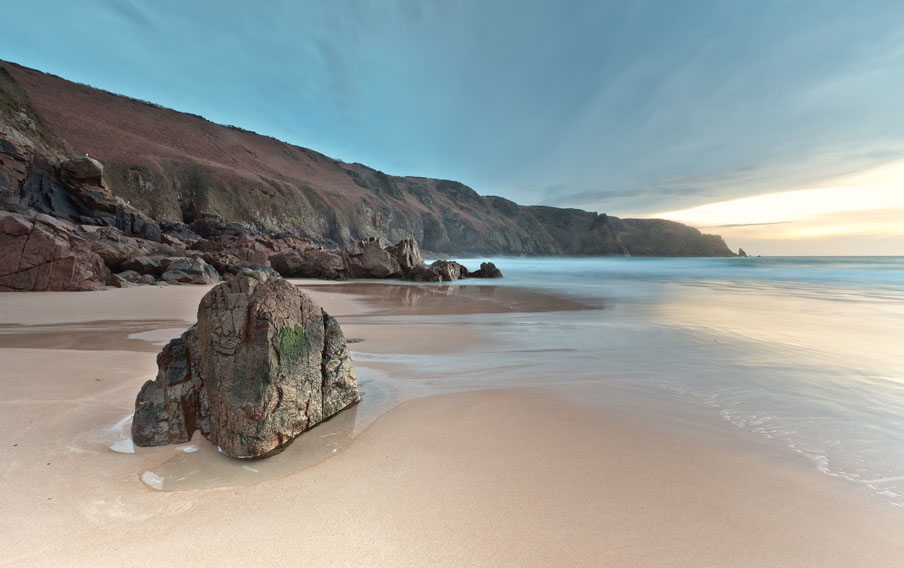 ジャージー島のプレモントベイのビーチ