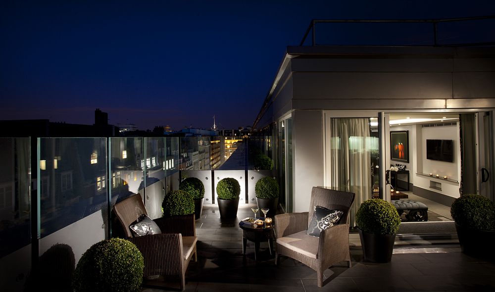 ザ・メイ・フェア・ア・ラディソン・コレクションのエボニースイートのテラス