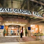 美しい大庭園のケンジントン・ガーデンズに隣接した「ロイヤル・ガーデン・ホテル」