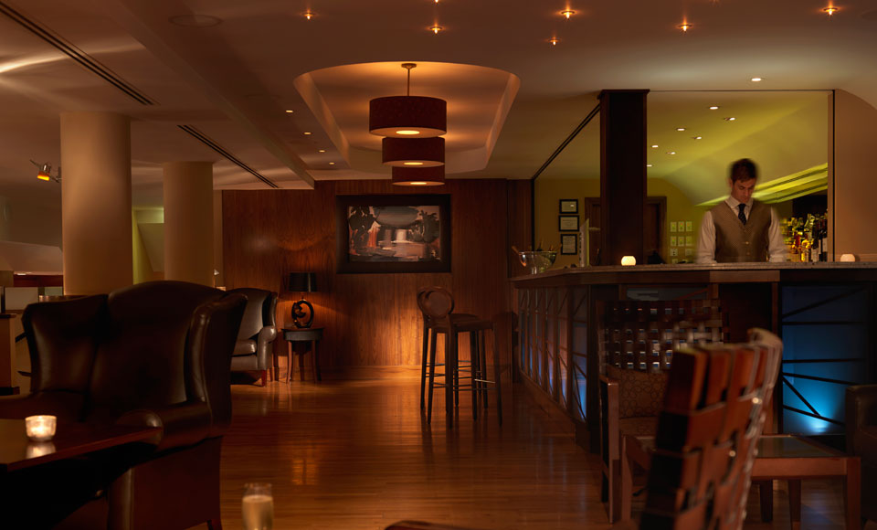 ロイヤル・ガーデン・ホテルのBERTIE'S BAR