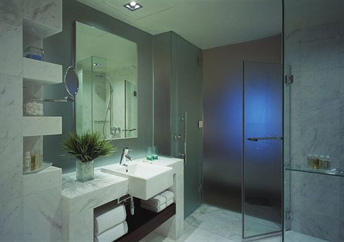 マリーナ・マンダリン・シンガポール Marina Mandarin Singaporeの客室：バスルーム