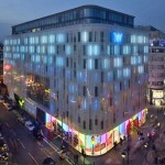 英国の映画や音楽シーンをモダンアートにデザインした「W・ロンドン・レスター・スクエア」