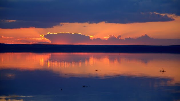 トゥズ湖の風景