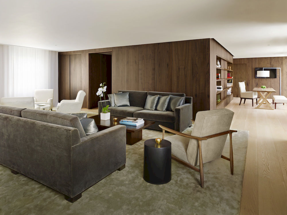 ザ・ロンドン・エディションのスイートのリビングルーム