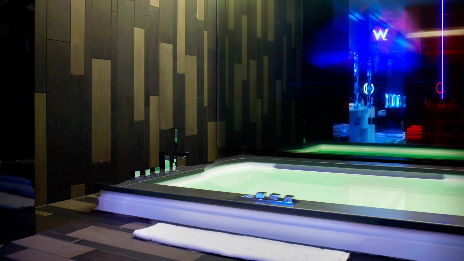 W・ロンドン・レスター・スクエアのジャグジー