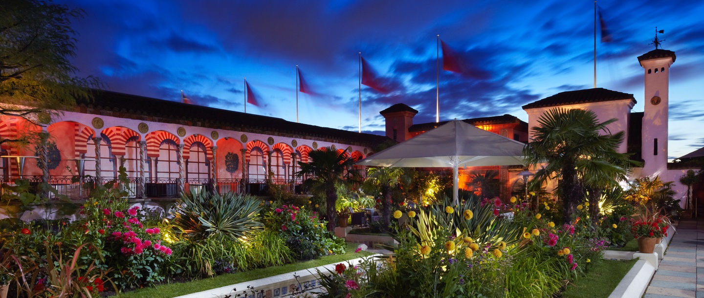 ロイヤル・ガーデン・ホテルの周辺