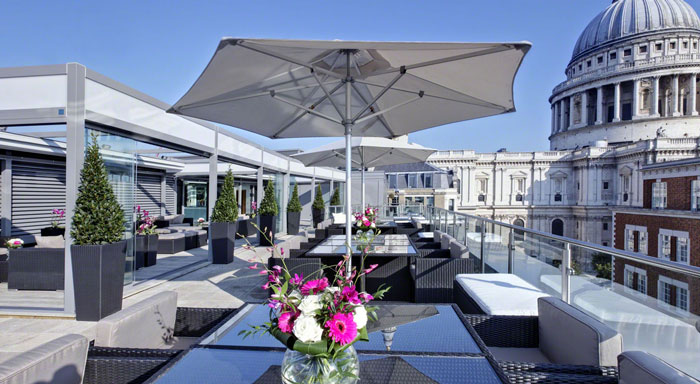 グランジセントポールホテルのバーテラス