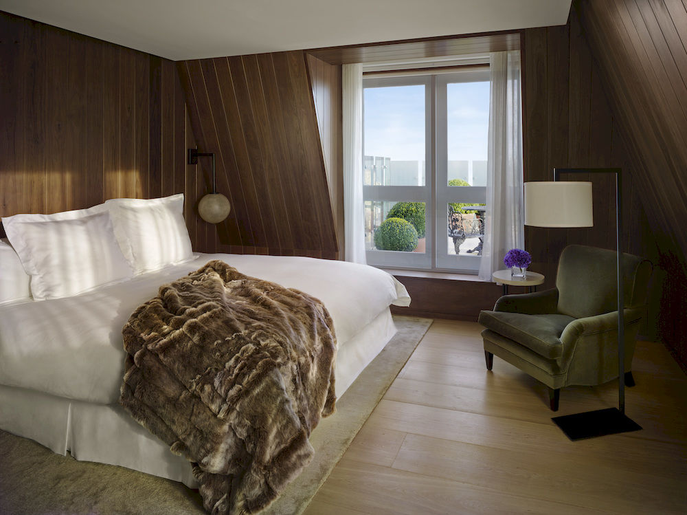 ザ・ロンドン・エディションのスイートの寝室