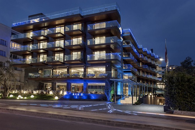 ダブルツリー・バイ・ヒルトン・クシャダスの夜景