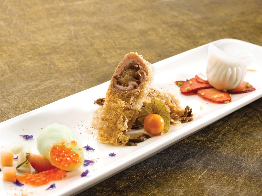 コンラッド・センテニアル・シンガポール Conrad Centennial Singaporeのゴールデン・ピオニーの料理