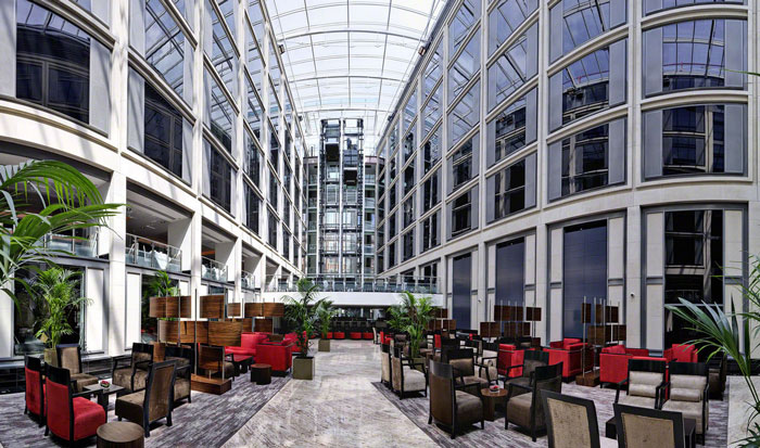 グランジセントポールホテルのロビー