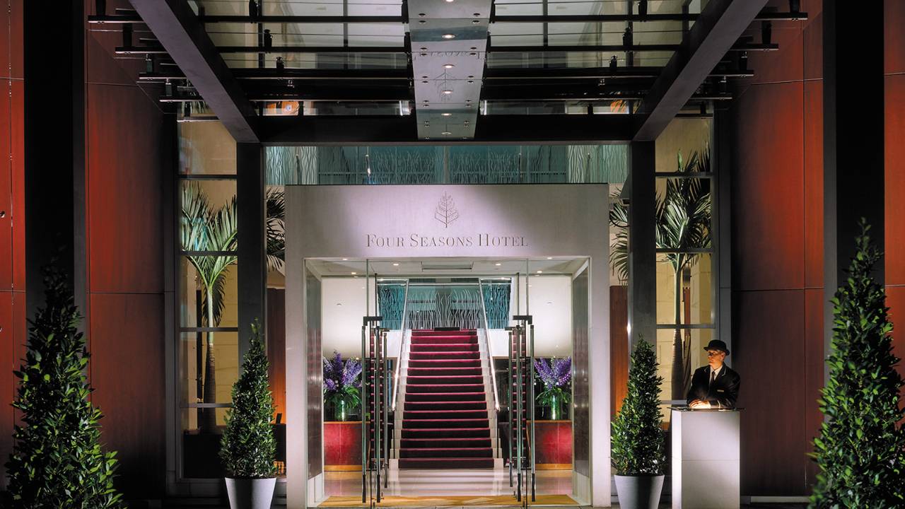 カナリー・リバーサイド・プラザ ・ホテルの玄関