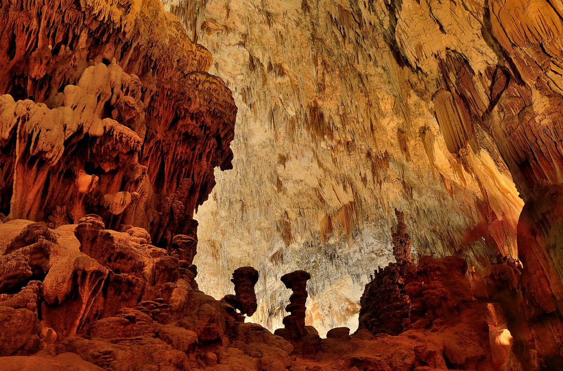 シュコツィアン洞窟群の鍾乳洞