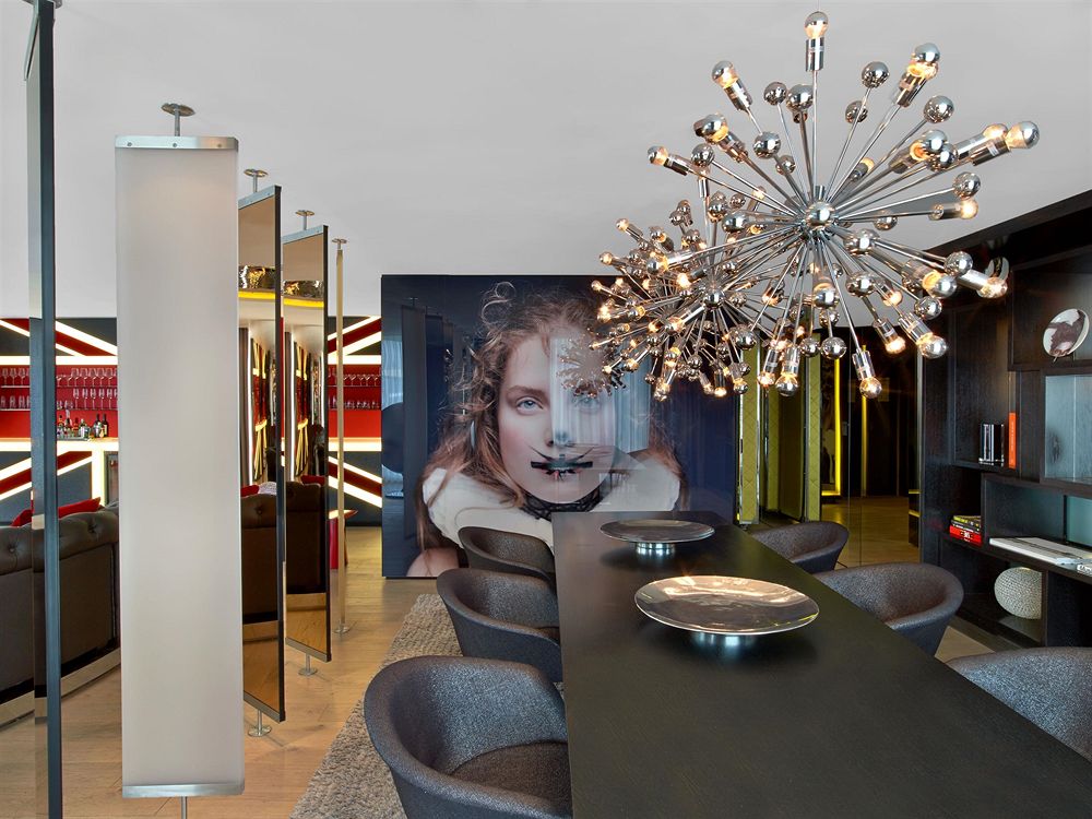 W・ロンドン・レスター・スクエアのダイニングルーム