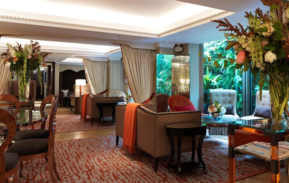 アテナエウムのカフェ