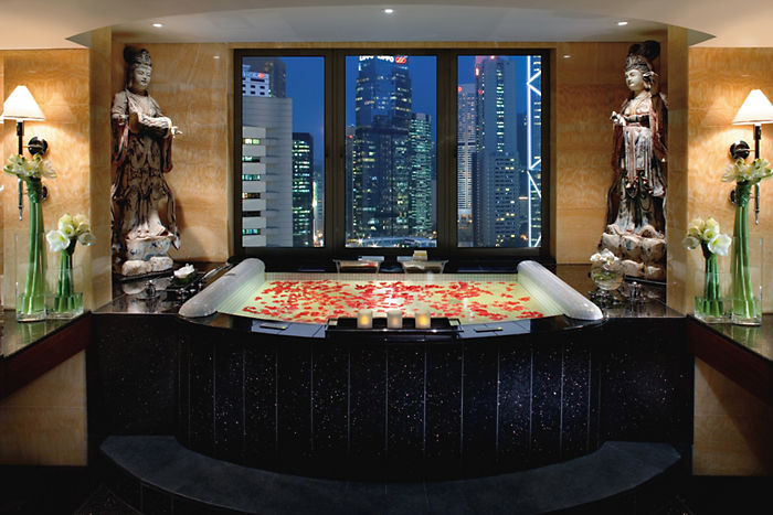 hong-kong-suite-mandarin-suite-bathroom-01