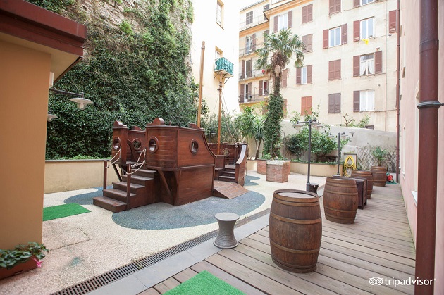 中庭のプレイグラウンド