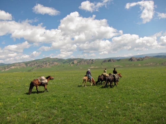 テレルジ国立公園で乗馬トレッキング
