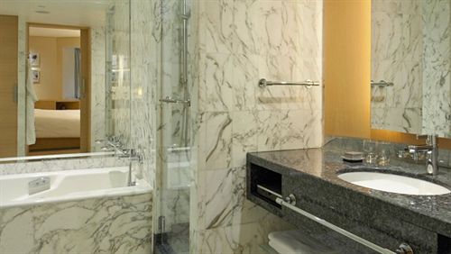 グランド・ハイアット・シンガポール Grand Hyatt Singaporeの客室バスルーム