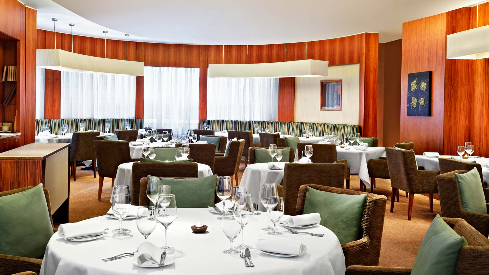 ザ・パークタワー・ナイツブリッジ・ラグジュアリー・コレクション・ホテルののレストラン