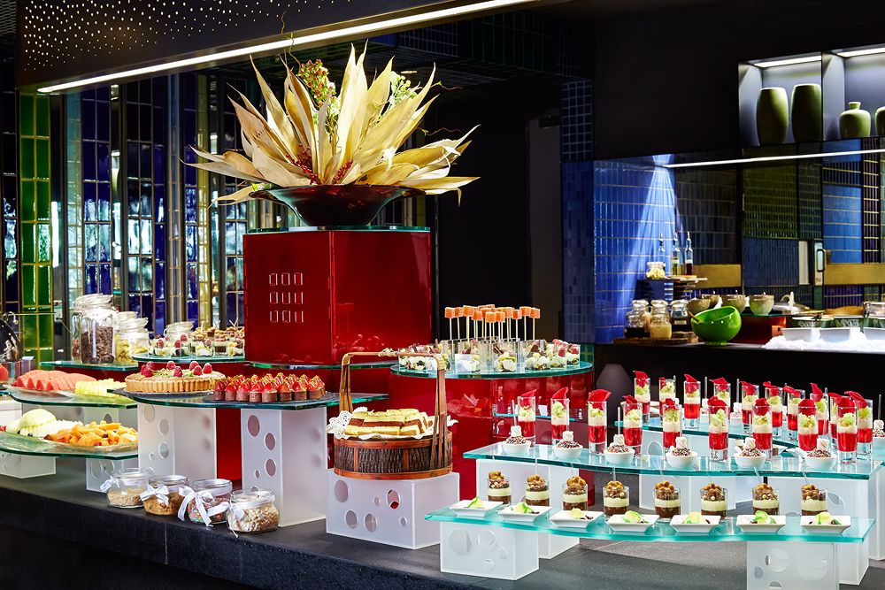 クラウン・プラザ・チャンギ・エアポート Crowne Plaza ChangiのAzurのビュッフェ