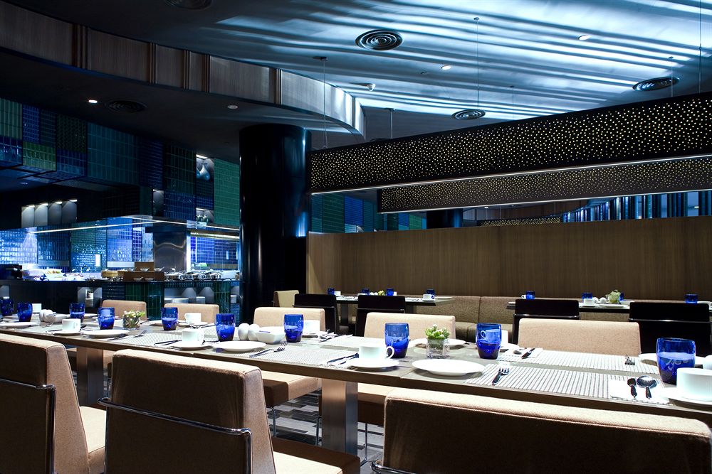クラウン・プラザ・チャンギ・エアポート Crowne Plaza ChangiのレストランAzur