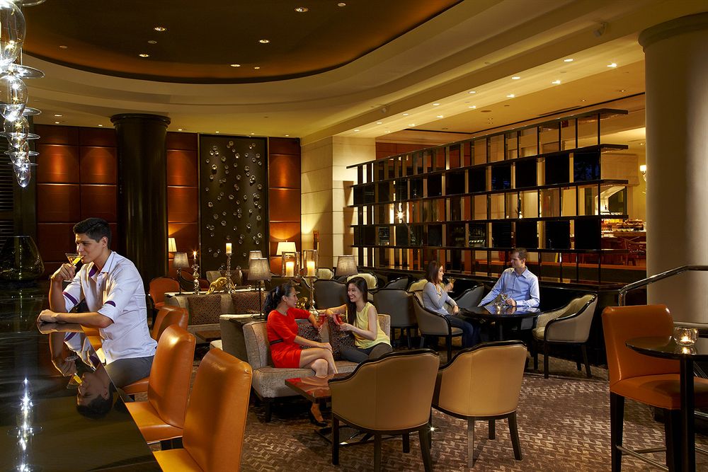 フォーシーズンズ・ホテル・シンガポール Four Seasons Hotel Singaporeのバーラウンジ